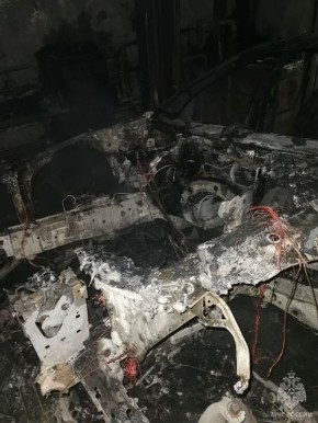 Пожар на Бору. На улице Коммунистической, произошло возгорание в гараже