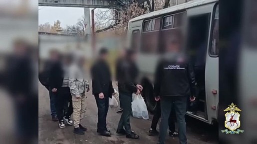 14 нелегальных мигрантов выявили полицейские в Дзержинске