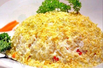 Салат «Мимоза»: классическое богатство вкусов в современном исполнении